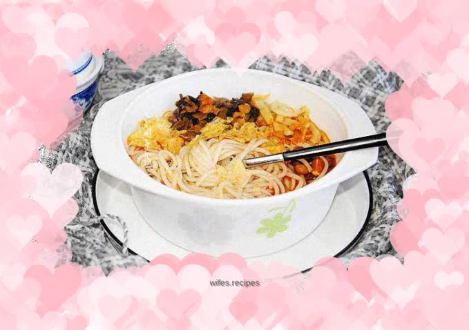 Hot soup snail noodles