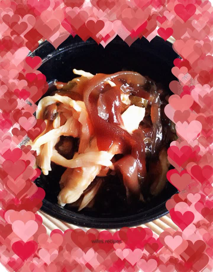 Delicious cold dish - shredded drunken chicken mixed with fungus