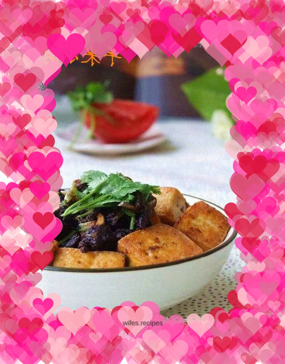 Stir-fried tofu with mushroom sauce
