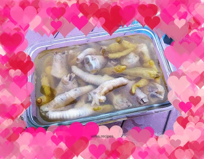 Pickled pepper chicken feet