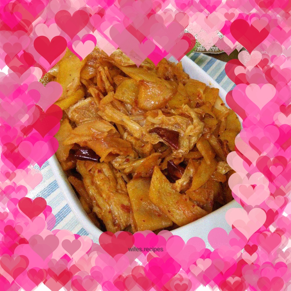 Pork belly, spicy cabbage and fried potato slices