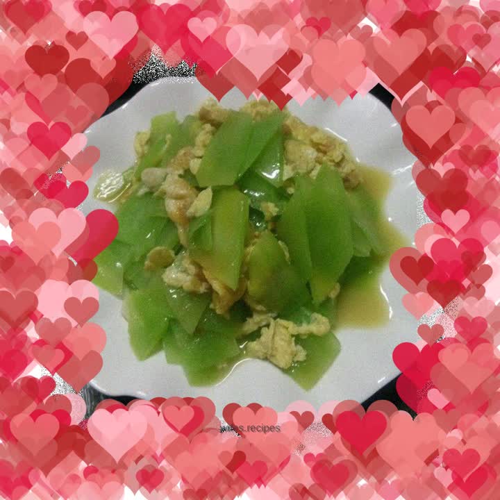 Scrambled eggs with lettuce