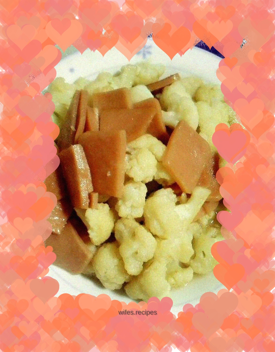 Ham slices and cauliflower