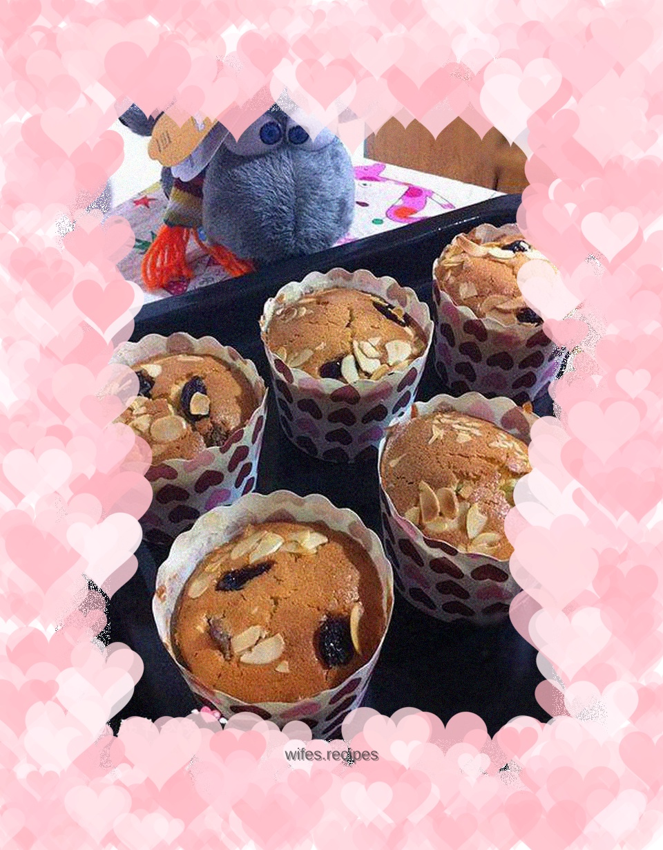 The first cake in my life---- Cup Cranberry Cake