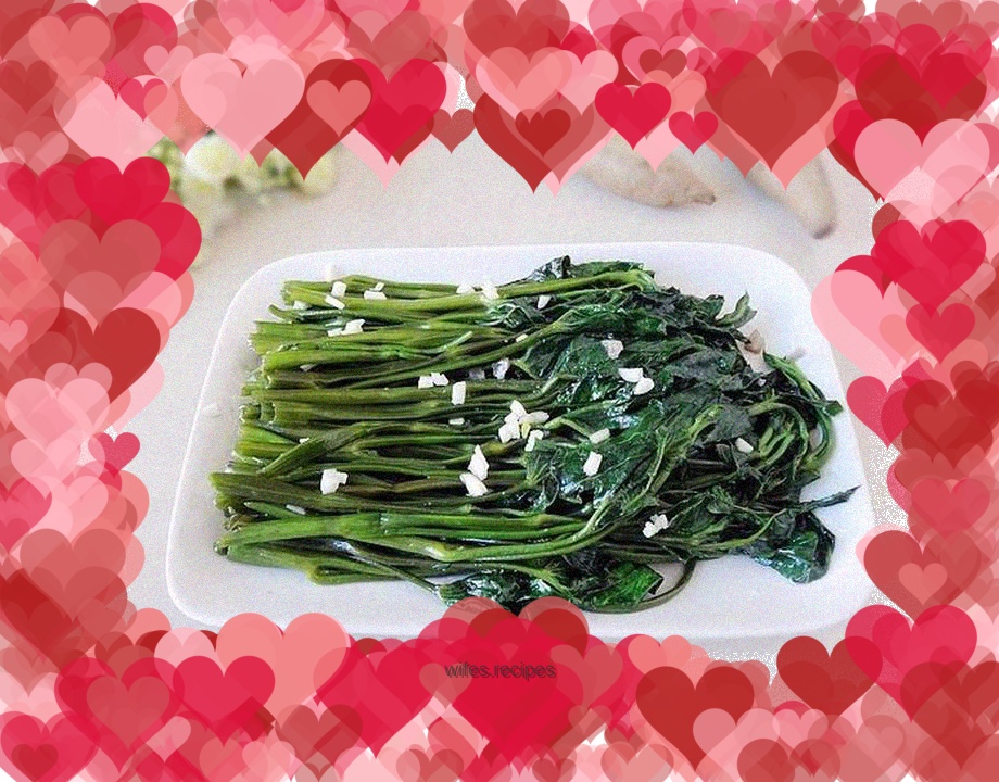 Stir-fried water spinach with cooked wild mushroom powder