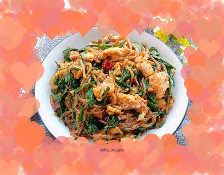 Fried eggs with chive vermicelli