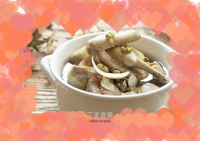 (Moisturizing, reducing heat) American ginseng stewed pigeon soup