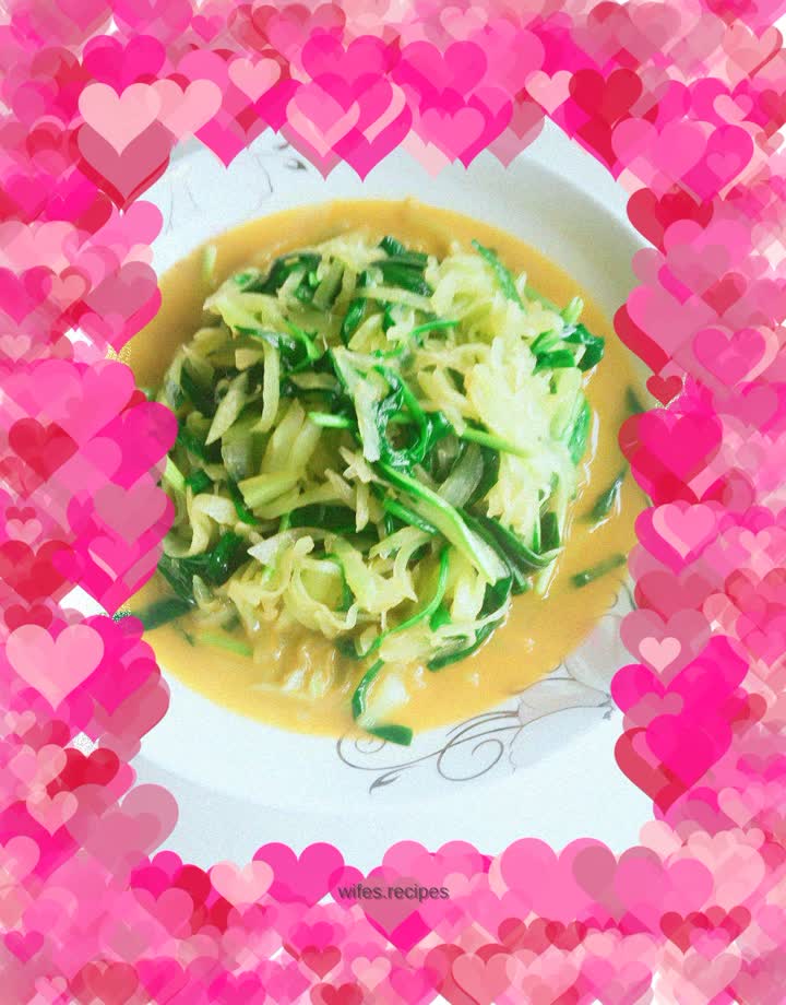 Stir-fried lettuce with leeks