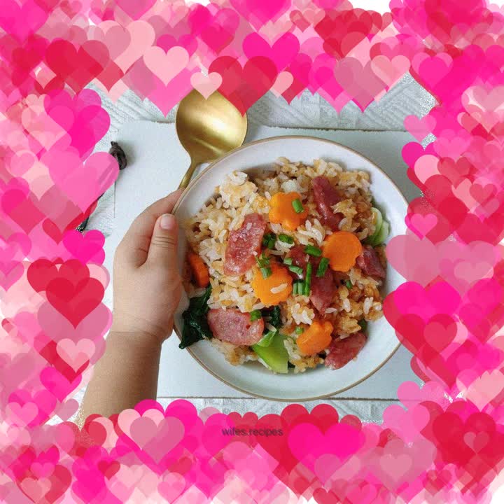 Use the rice cooker to make fragrant sausage claypot rice