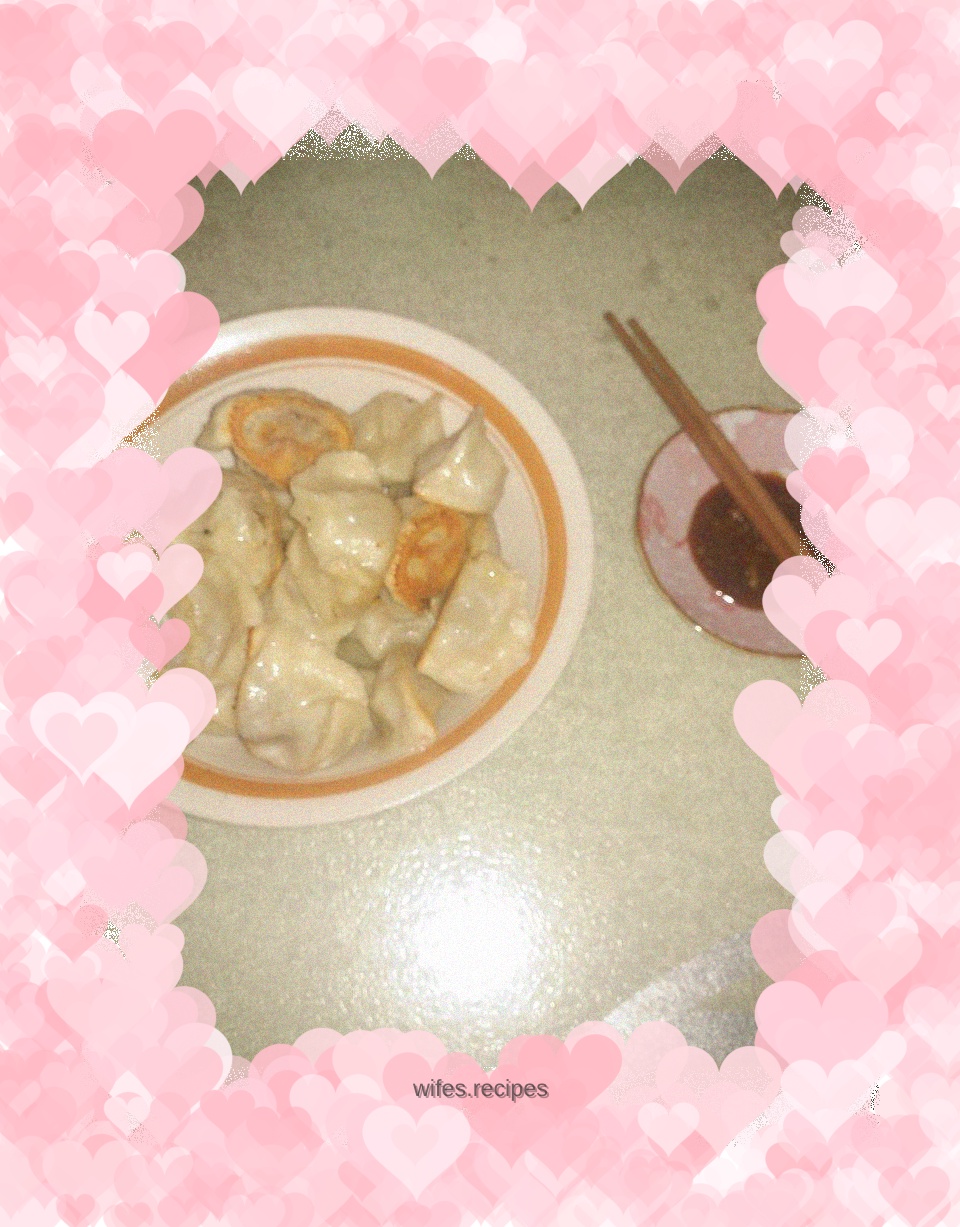 Pan-fried dumplings stuffed with beef and scallion