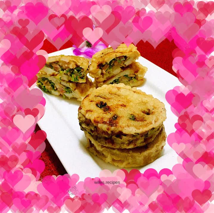 Fried lotus root box with fresh meat and coriander