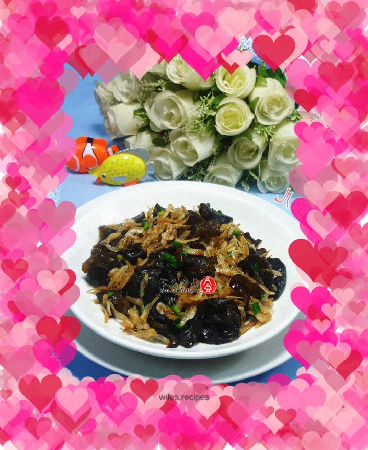 Stir-fried black fungus with green onions and dried shrimps