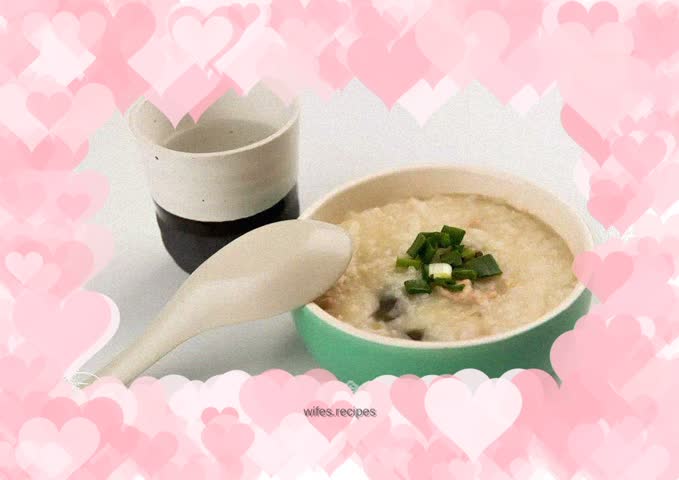 Preserved egg and lean meat porridge made in cast iron pot