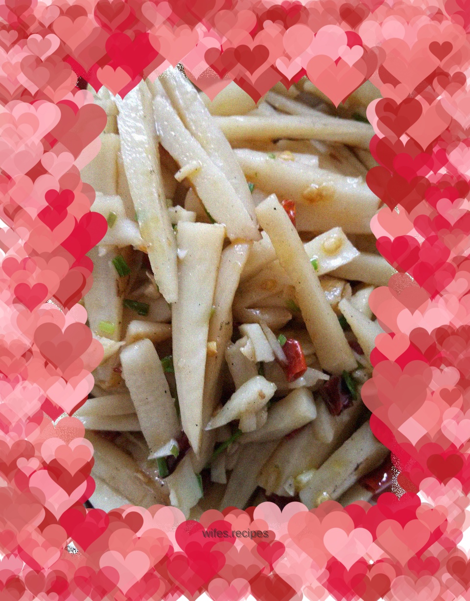 Hot and sour shredded lotus root