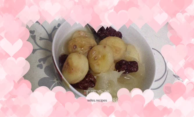 Red dates, white fungus and water chestnut soup
