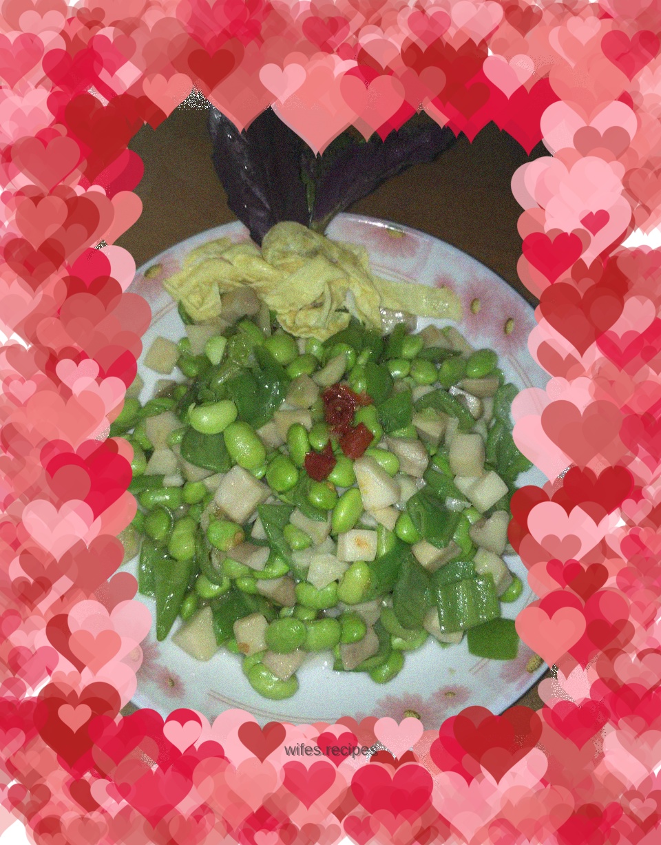 Stir-fried edamame, king oyster mushroom and green pepper