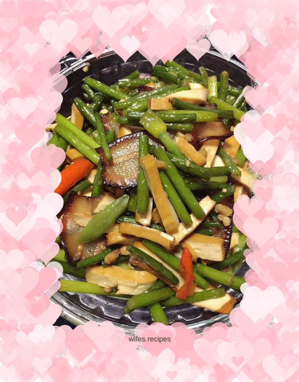 Stir-fried pork with garlic sprouts