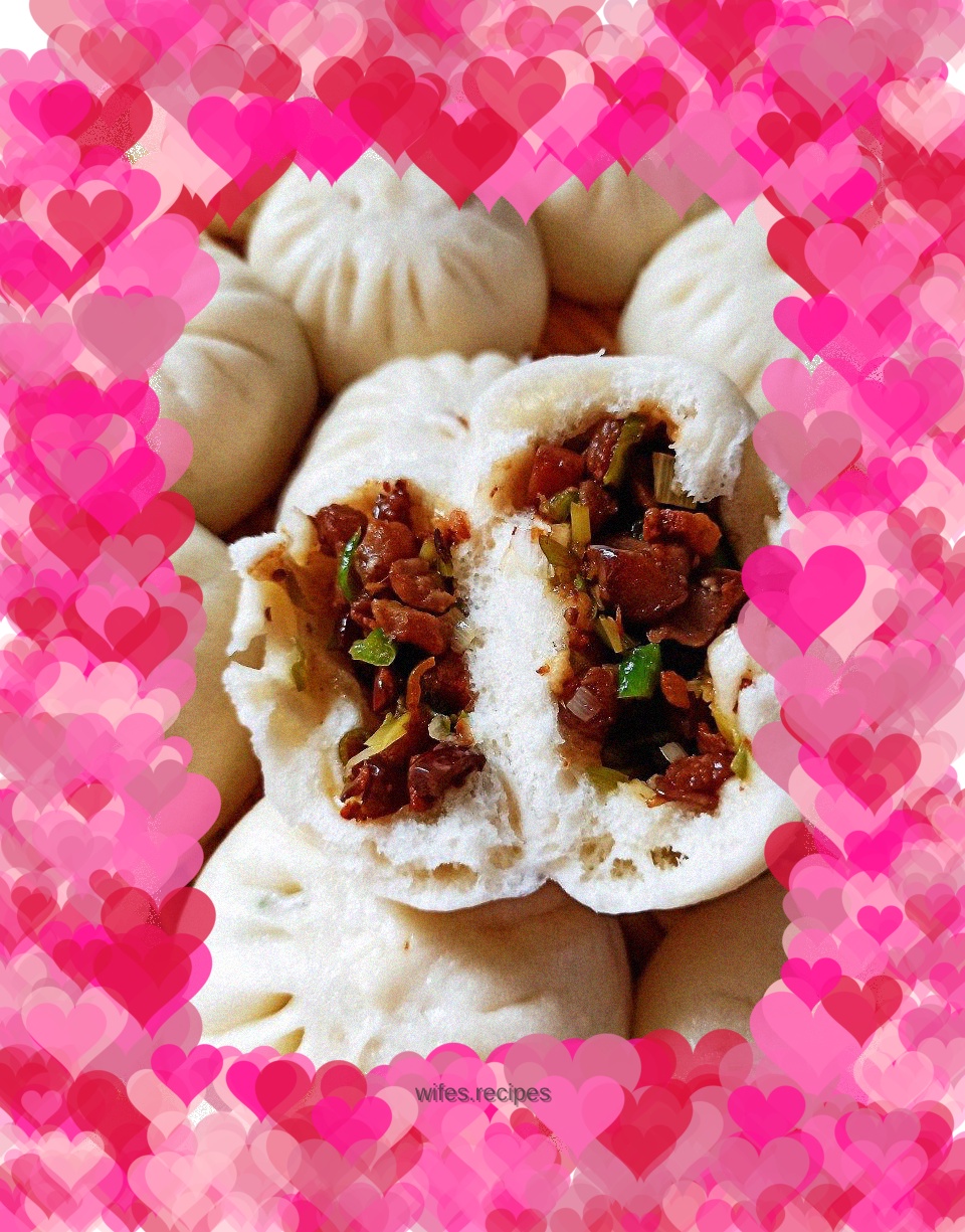 Pork buns with tomato sauce