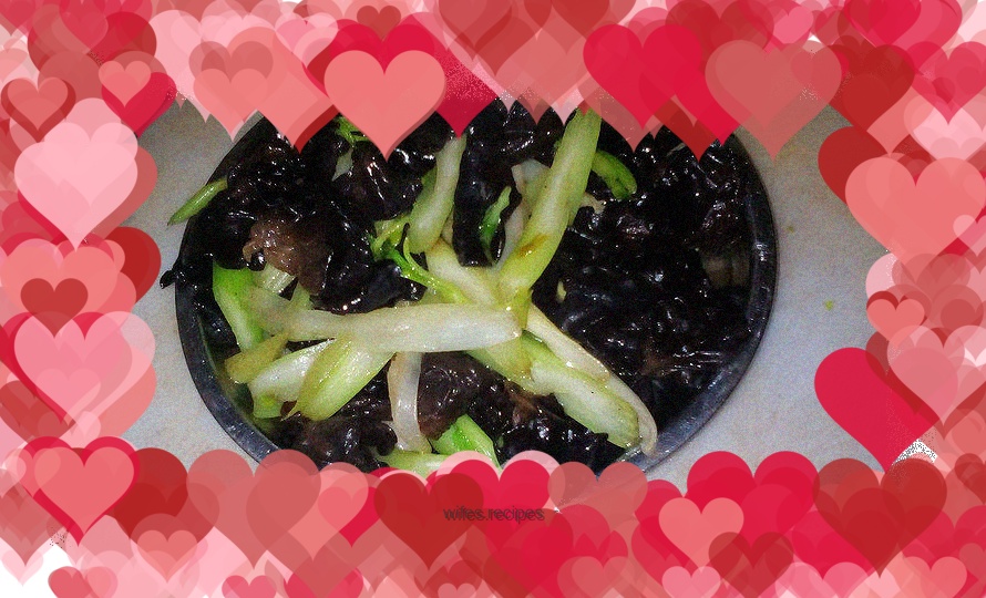 Stir-fried cloud fungus with celery