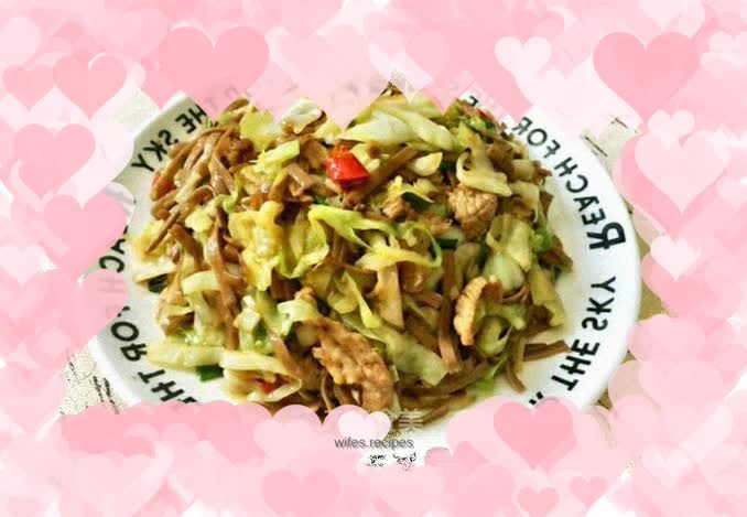 Stir-fried soba noodles with cabbage