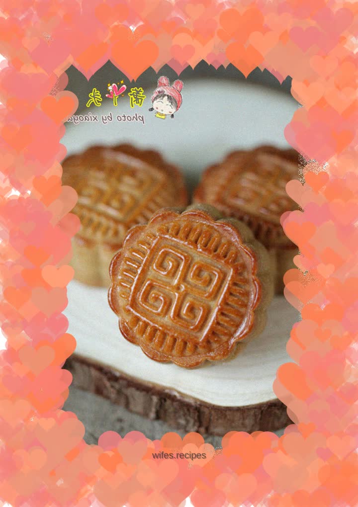 Nut and sesame filled mooncake