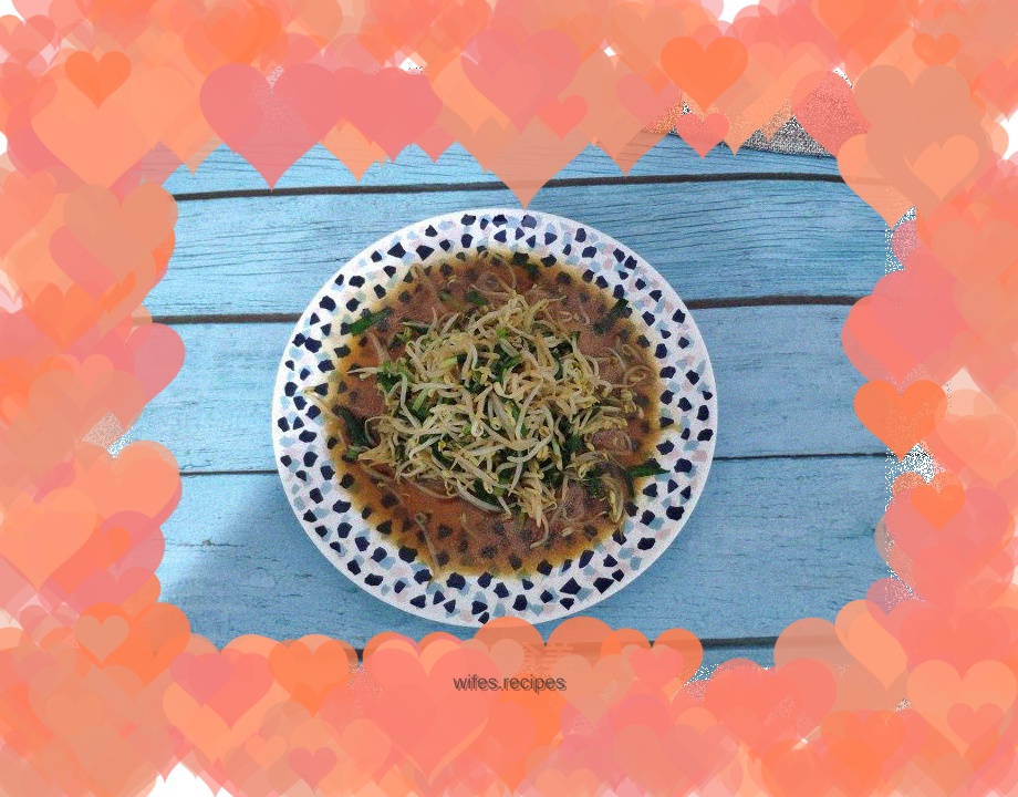 Stir-fried bean sprouts and leeks