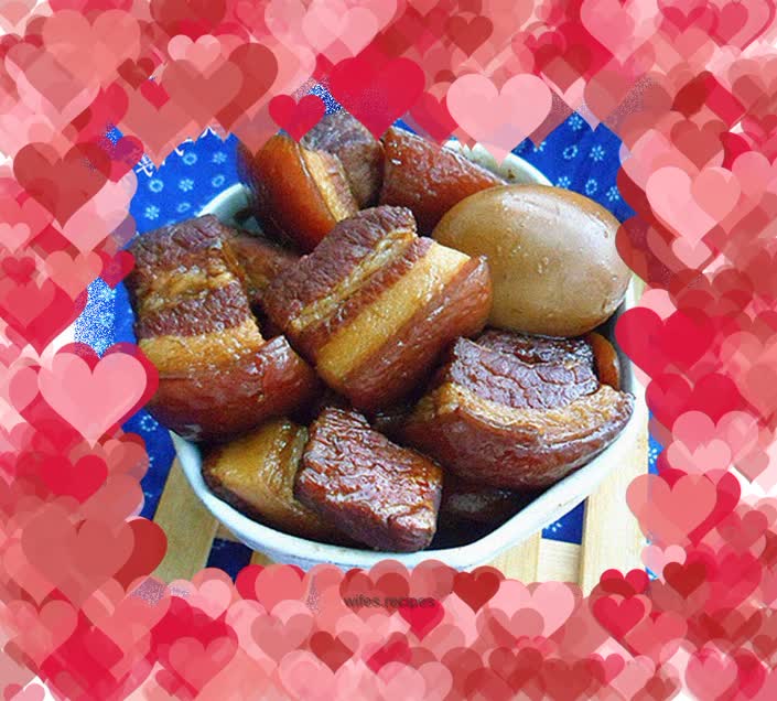 Stewed meat and smoked eggs