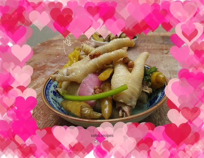 Homemade safe pickled pepper chicken feet