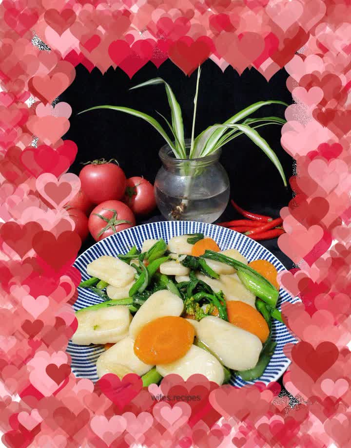 Fried rice cake with vegetables and carrots