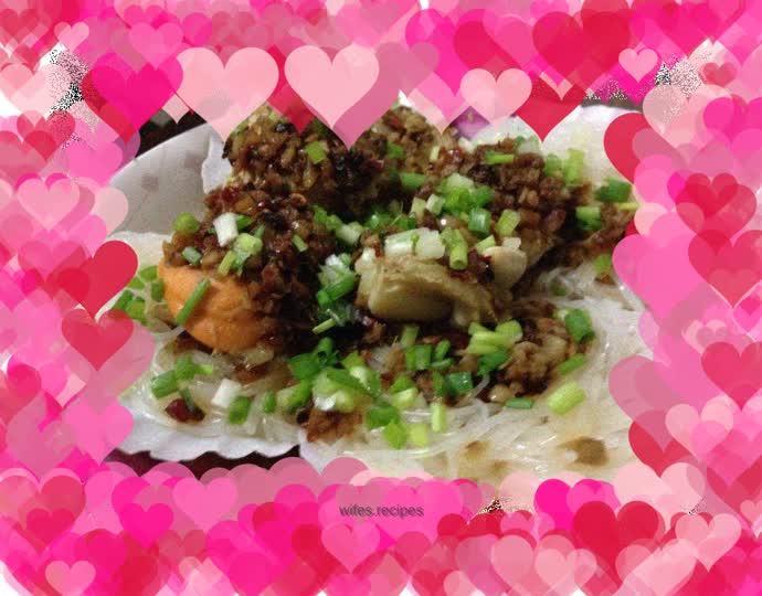 Steamed scallops with garlic