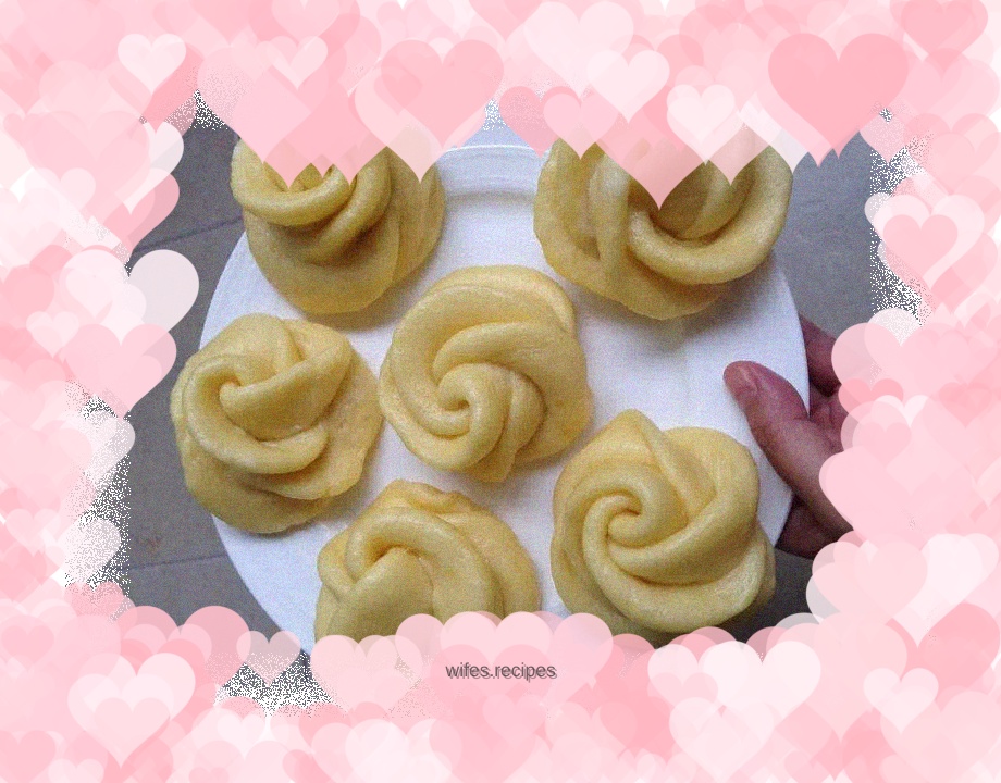 Rose steamed buns