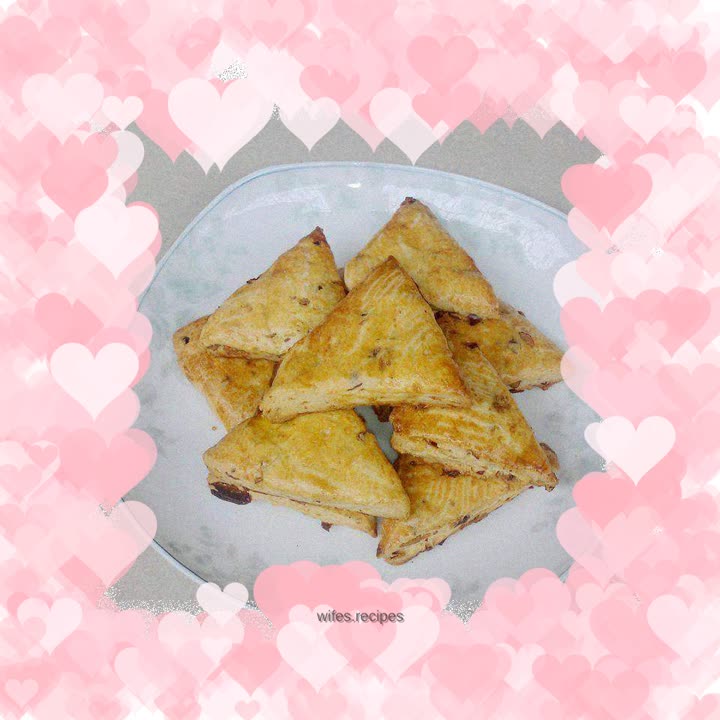 Red date scone