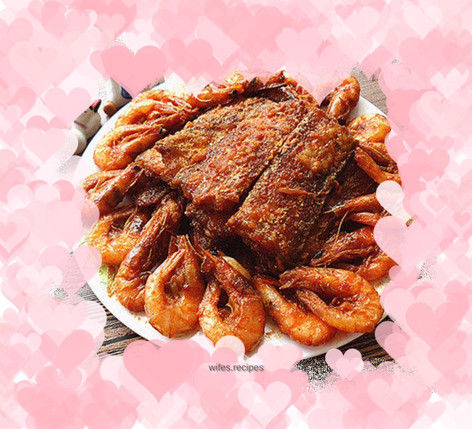 Hairtail fish and shrimp in tomato sauce