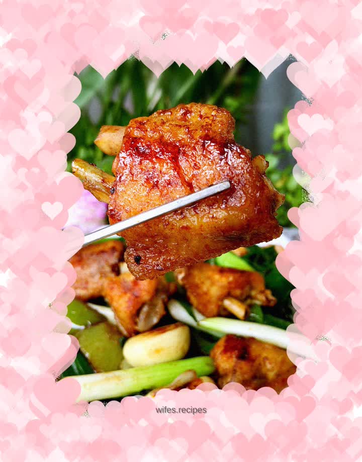 Braised chicken wings with spring onions