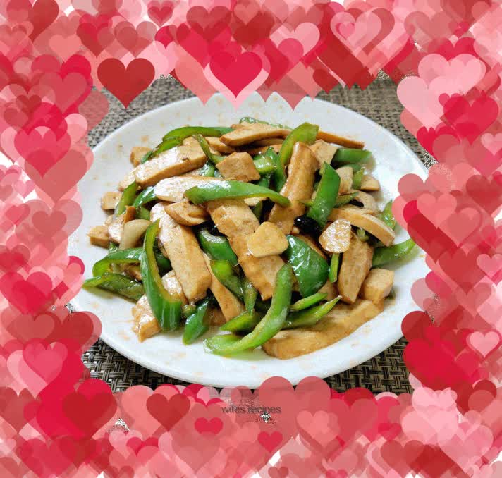 Stir-fried green pepper with fragrant dry ingredients