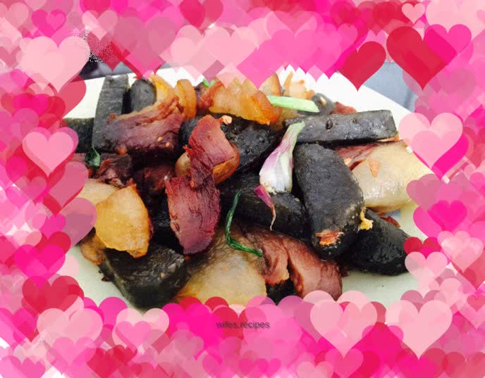 Stir-fried bacon with fern cake