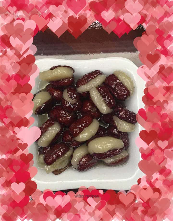 Smile with glutinous rice and red dates