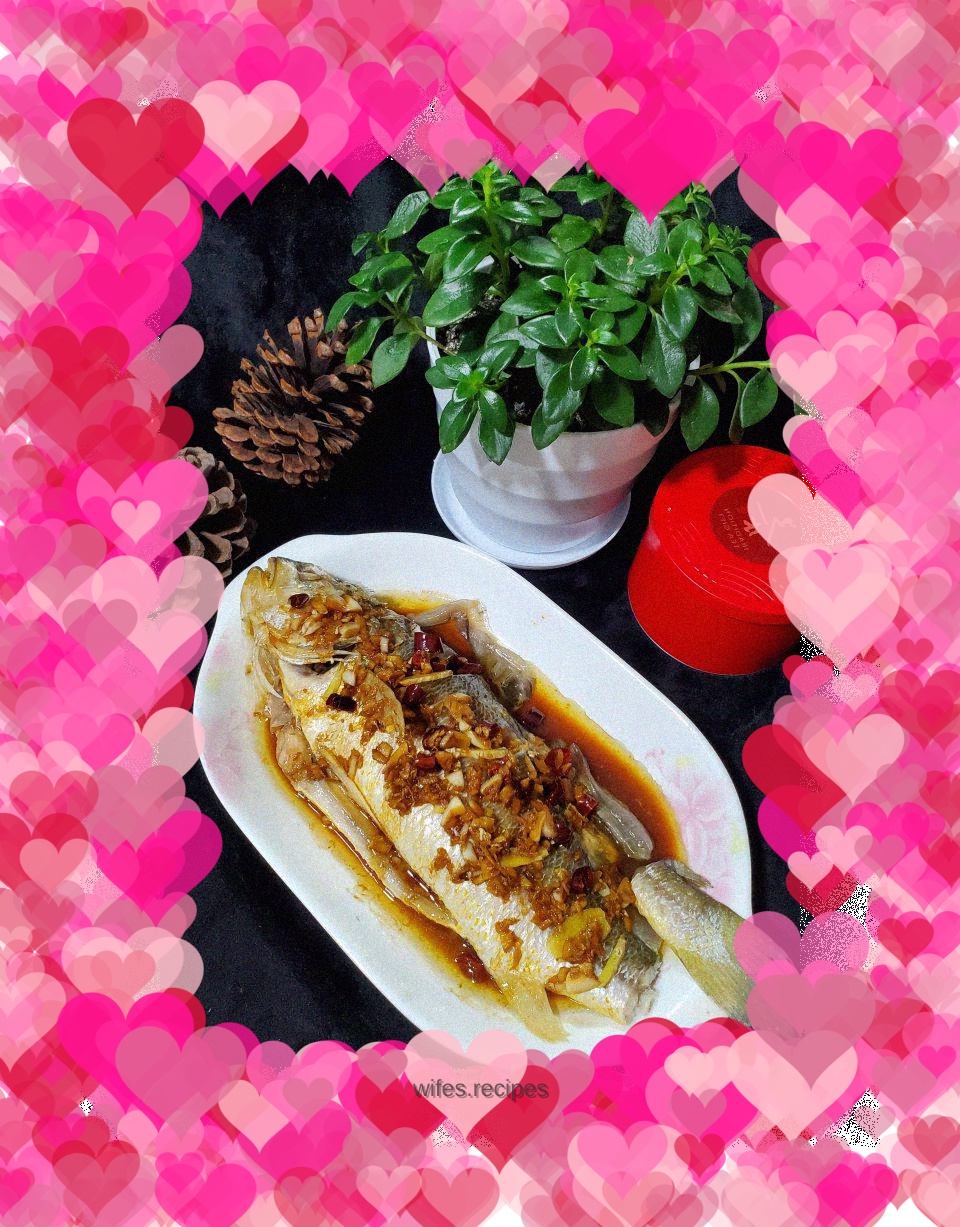 Steamed fish with ginger and garlic sauce