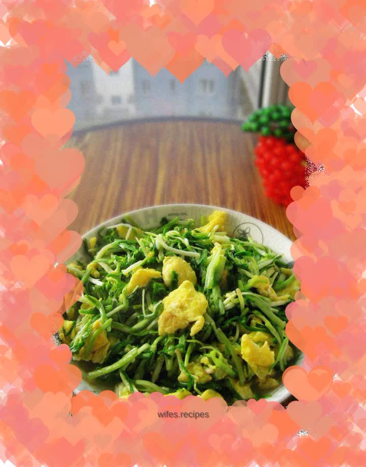 Fried eggs with garlic sprouts