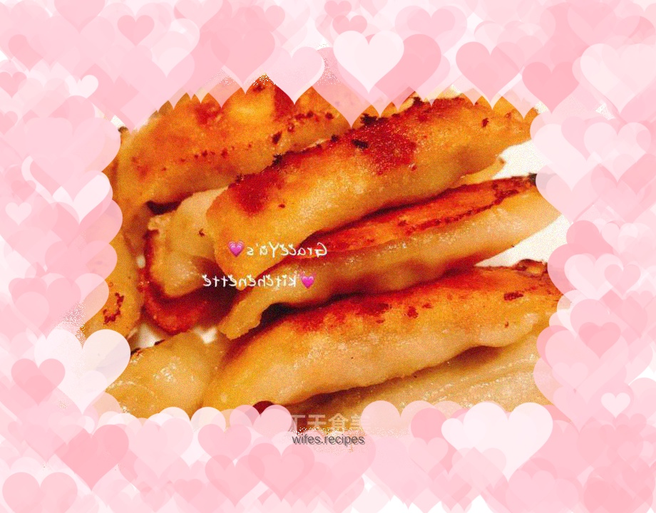 Carrot and small fresh meat pot stickers
