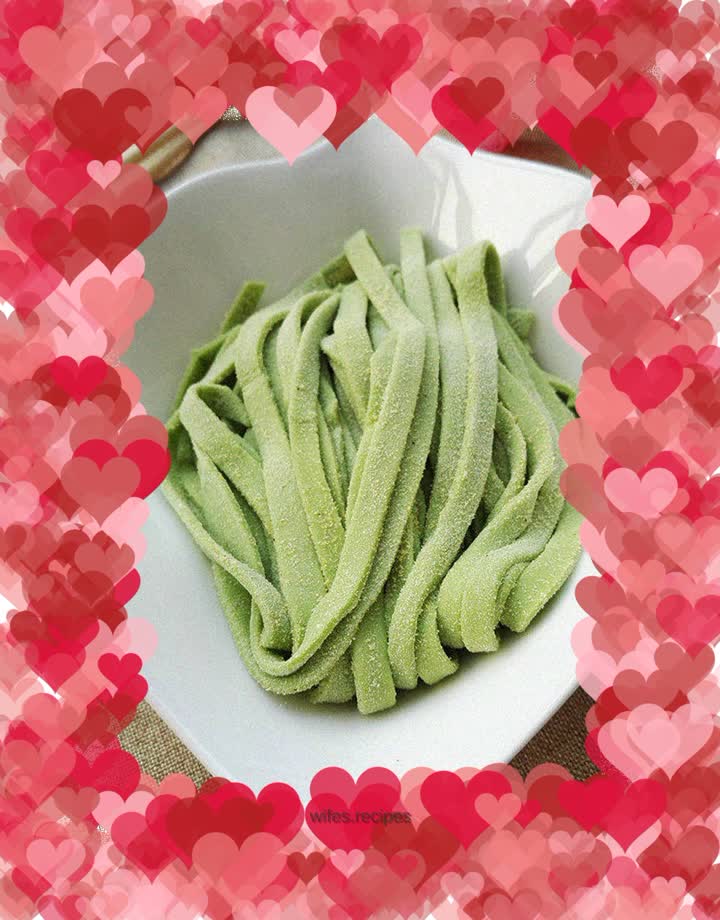 Spinach hand-made noodles