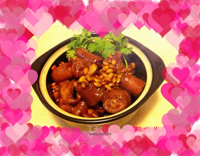 Soybean and pig tail stew