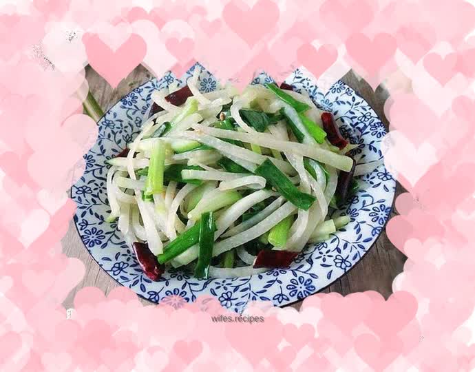Stir-fried kohlrabi with chives