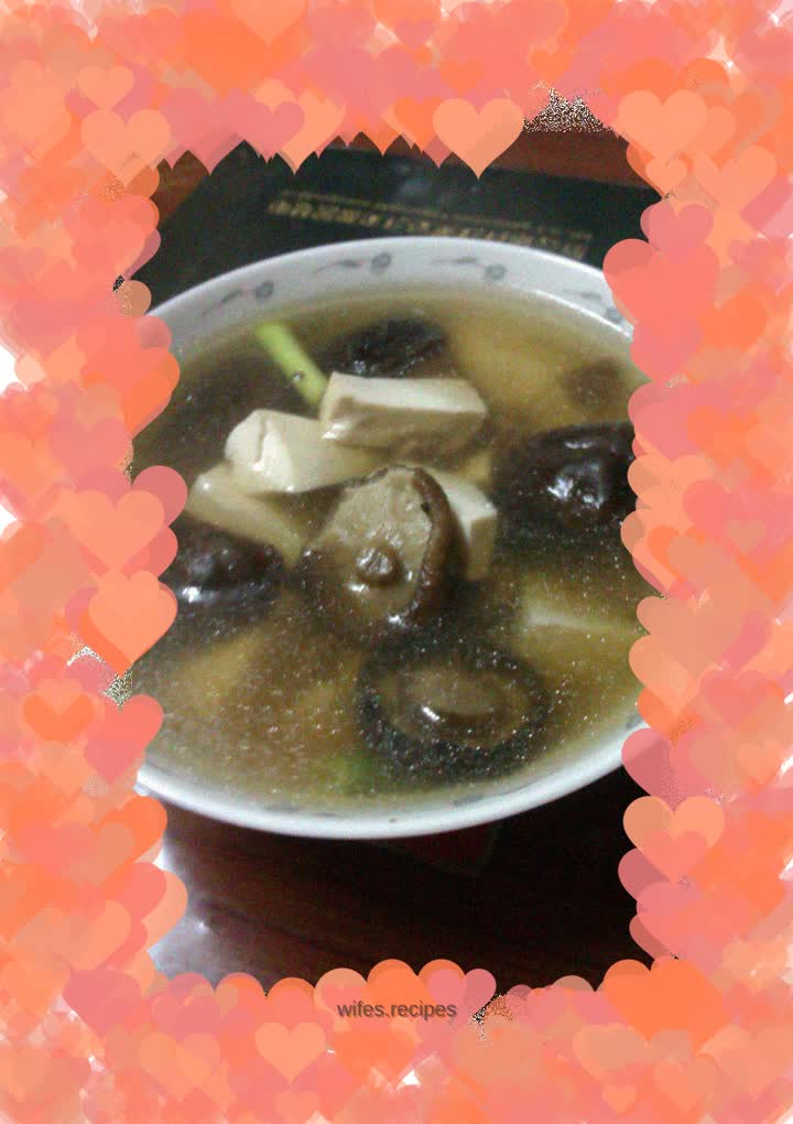 Mushroom, tofu and beef soup