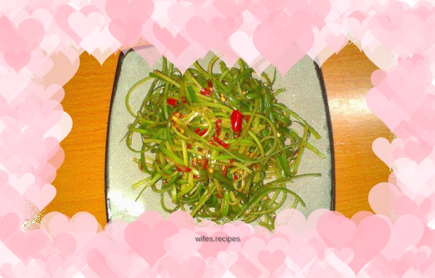 Cold shredded garlic sprouts