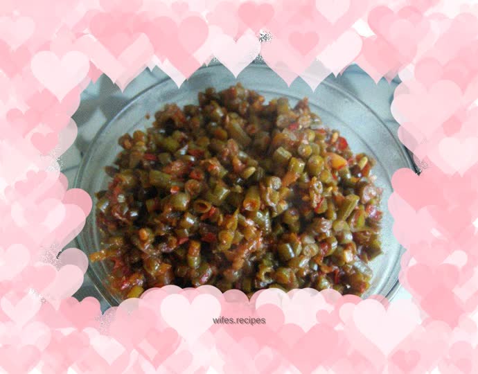 Home-style spicy stir-fried sour cowpeas