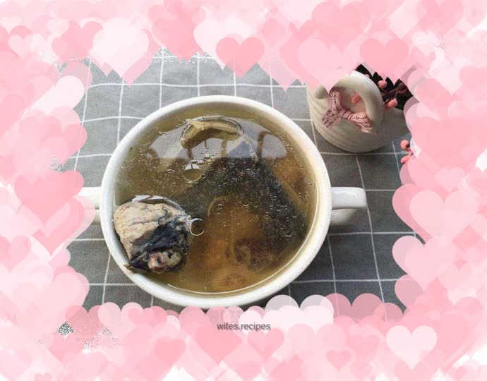 Stewed Black-bone Chicken with American Ginseng