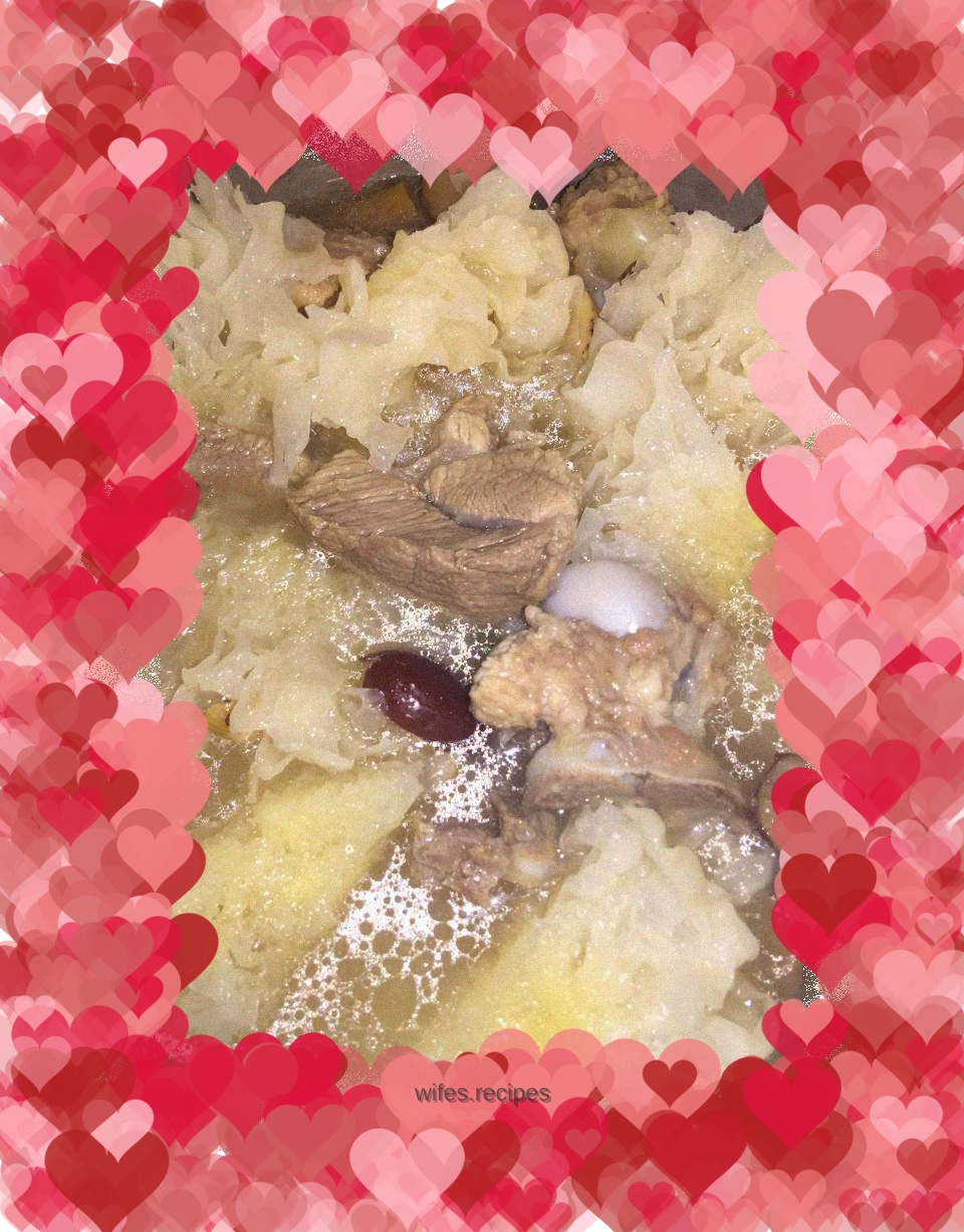 Snow Fungus and Pork Bone Soup