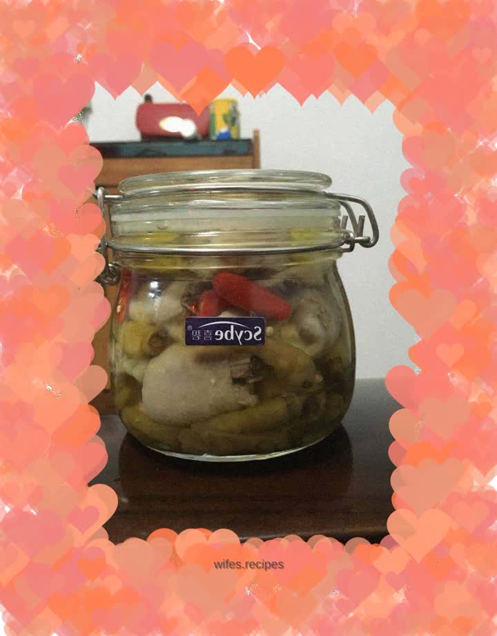Pickled pepper chicken feet