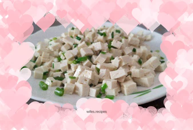 Green onion mixed with tofu, pure and white
